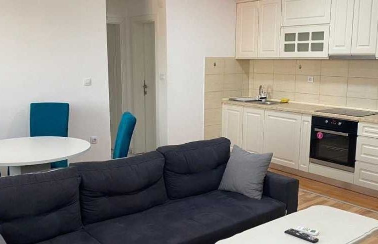 Дава се под наем Едностаен апартамент в Пловдив, Център - 45 кв.м за 193.8 € - Снимка #1