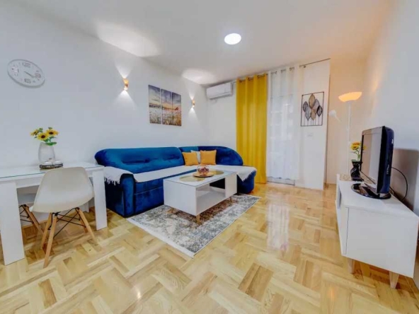 Дава се под наем Двустаен апартамент в Пловдив, Изгрев - 58 кв.м за 219.3 € - Снимка #1