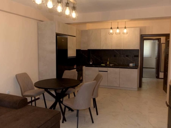 Дава се под наем Тристаен апартамент в Пловдив, Каменица 1 - 105 кв.м за 765 € - Снимка #1
