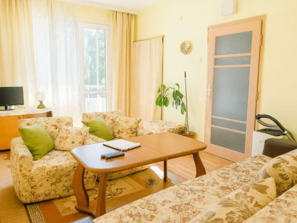 Дава се под наем Тристаен апартамент в Варна, Общината - 75 кв.м за 400 € - Снимка #1