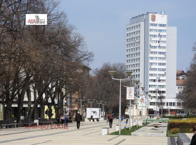 Двустаен апартамент в Перник, Център - 75 кв.м за 782 €/кв.м - Снимка #1