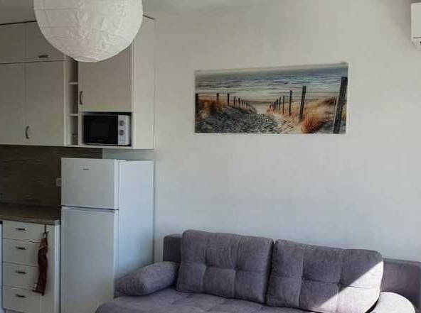 Дава се под наем Двустаен апартамент в Бургас, Меден рудник - зона А - 52 кв.м за 280 € - Снимка #1