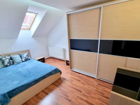 Дава се под наем Тристаен апартамент в Пловдив, Център - 96 кв.м за 378.93 € - Снимка #1