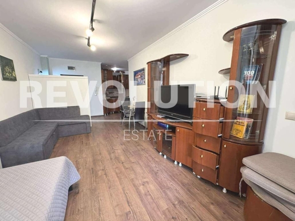 Дава се под наем Двустаен апартамент в к.к. Златни пясъци - 89 кв.м за 448.8 € - Снимка #1