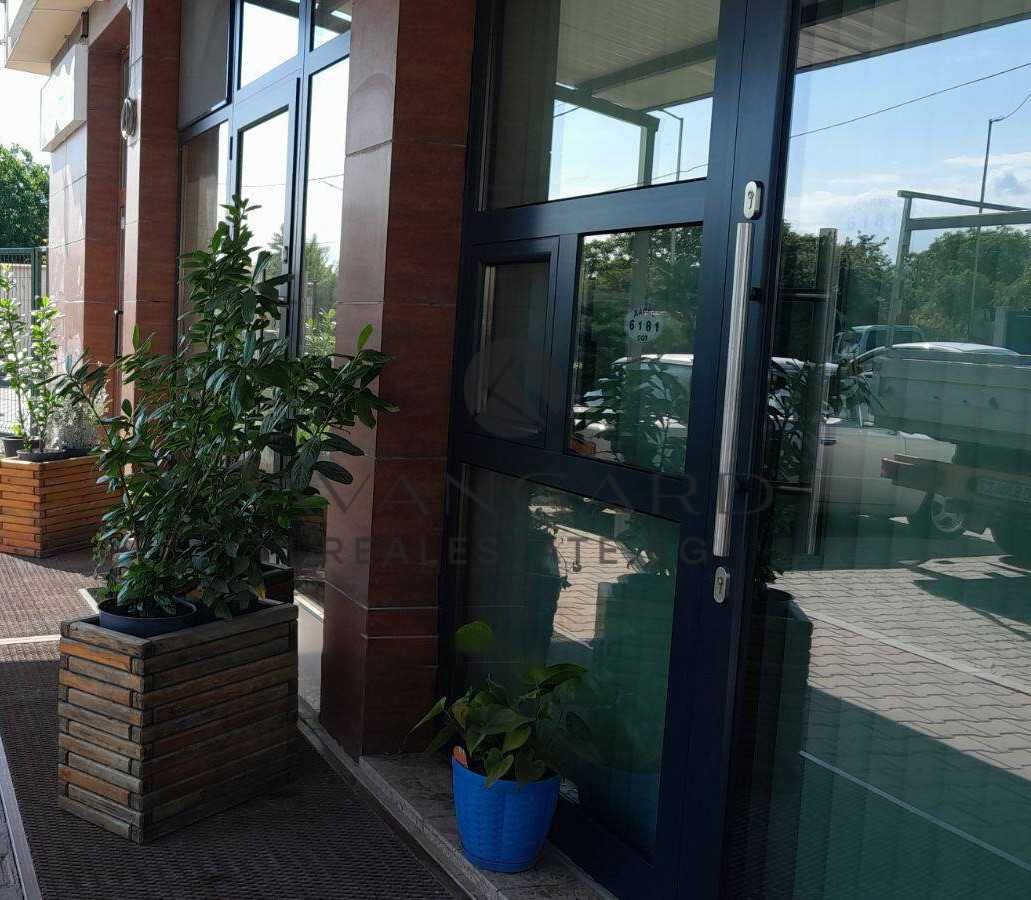 Магазин в Пловдив, Остромила - 74 кв.м за 2550 €/кв.м - Снимка #1