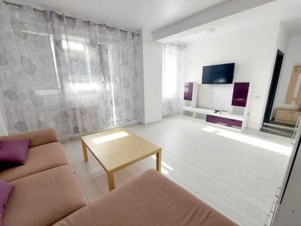 Дава се под наем Тристаен апартамент в Бургас, Център - 90 кв.м за 306 € - Снимка #1