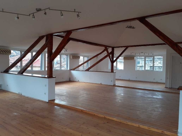 Дава се под наем Офис в София, Център - 180 кв.м за 1256.64 € - Снимка #1