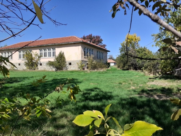 Къща в с. Левски, Област Пазарджик - 700 кв.м за 183 €/кв.м - Снимка #1