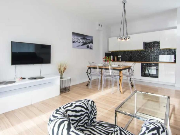 Дава се под наем Тристаен апартамент в Пловдив, Каменица 2 - 100 кв.м за 315 € - Снимка #1