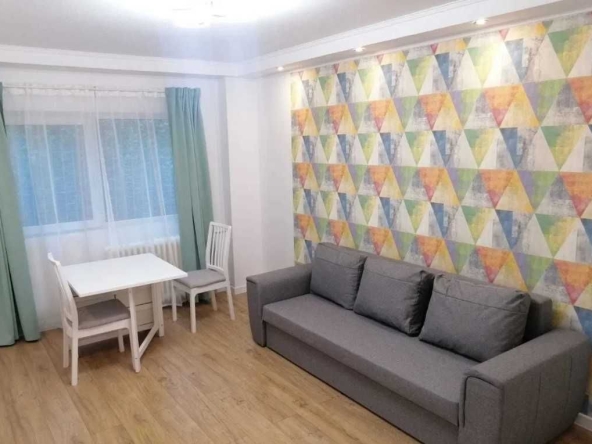 Дава се под наем Едностаен апартамент в Пловдив, Център - 28 кв.м за 137.7 € - Снимка #1