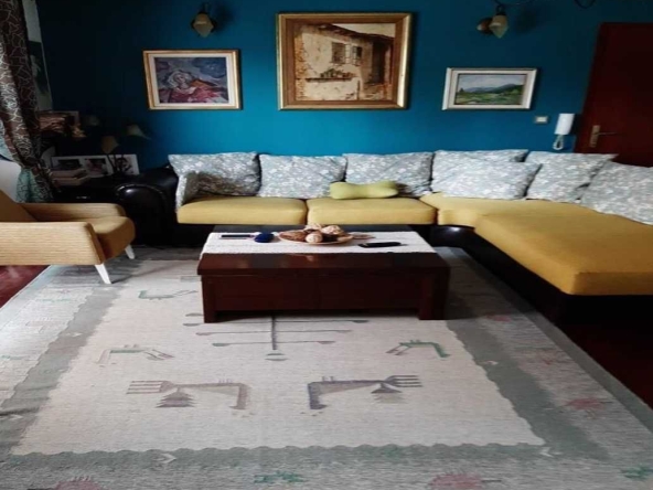 Дава се под наем Тристаен апартамент в Пловдив, Център - 80 кв.м за 219.3 € - Снимка #1