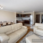 Дава се под наем Тристаен апартамент в к.к. Св.Св. Константин и Елена - 125 кв.м за 797.64 € - Снимка #1