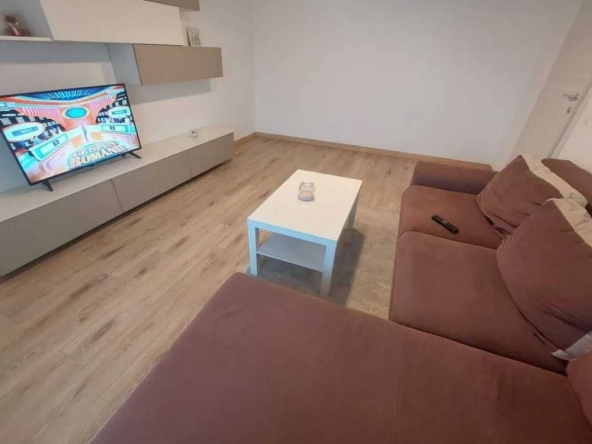 Дава се под наем Двустаен апартамент в Пловдив, Въстанически - 60 кв.м за 255 € - Снимка #1