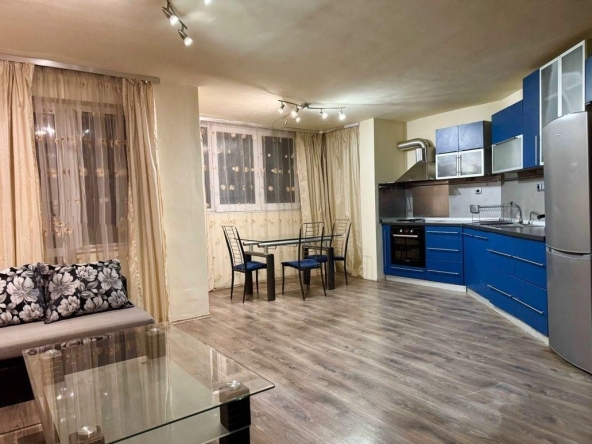 Дава се под наем Тристаен апартамент в София, Люлин 9 - 95 кв.м за 647.19 € - Снимка #1