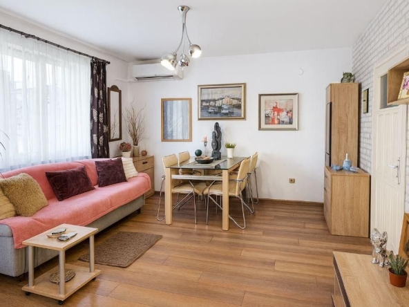 Дава се под наем Тристаен апартамент в Варна, Окръжна болница - 87 кв.м за 600 € - Снимка #1