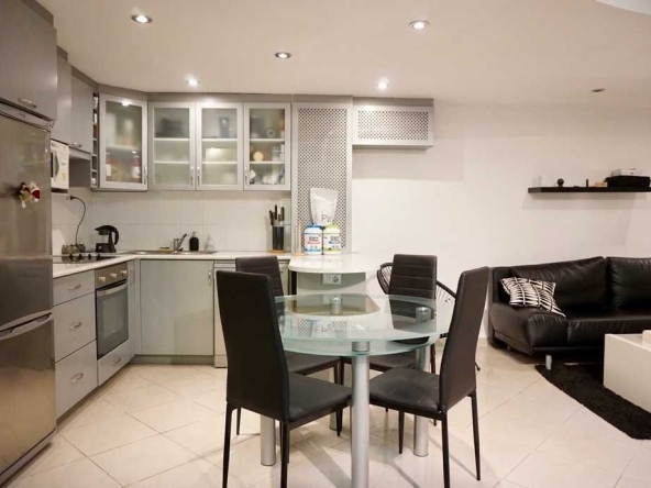 Дава се под наем Тристаен апартамент в София, Център - 90 кв.м за 433.5 € - Снимка #1