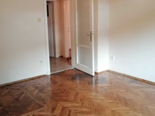 Дава се под наем Двустаен апартамент в Бургас, Център - 96 кв.м за 400 € - Снимка #1