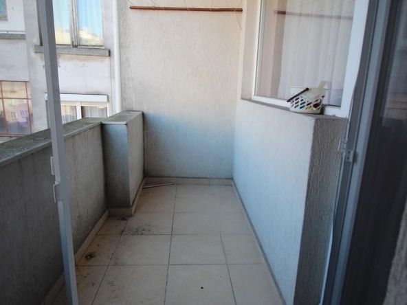 Тристаен апартамент в Бургас, Лазур - 82 кв.м за 2072 €/кв.м - Снимка #1