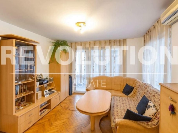 Дава се под наем Двустаен апартамент в Варна, Лятно кино Тракия - 60 кв.м за 300 € - Снимка #1