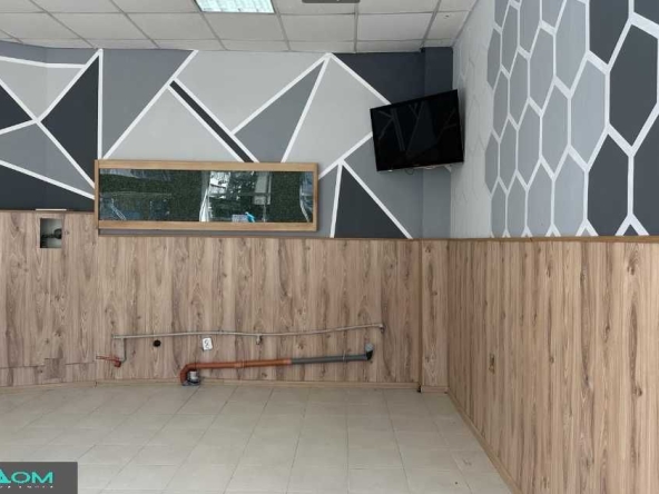 Дава се под наем Магазин в Варна, Червен площад - 32 кв.м за 765 € - Снимка #1