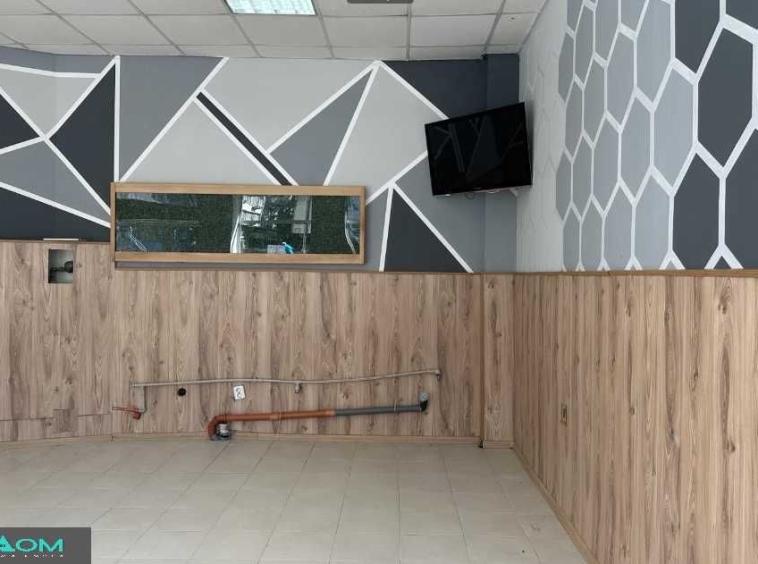 Дава се под наем Магазин в Варна, Червен площад - 32 кв.м за 765 € - Снимка #1