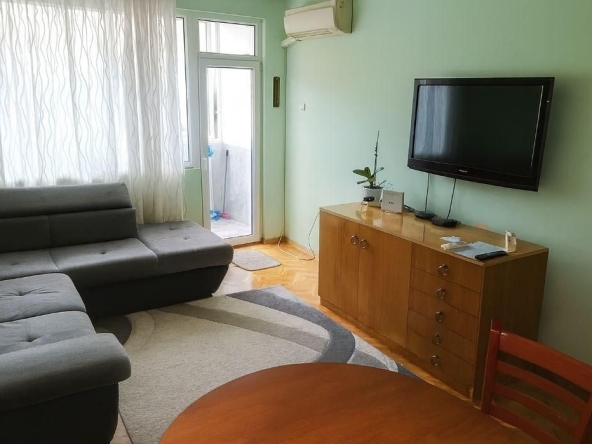 Дава се под наем Тристаен апартамент в Варна, Спортна зала - 80 кв.м за 690 € - Снимка #1