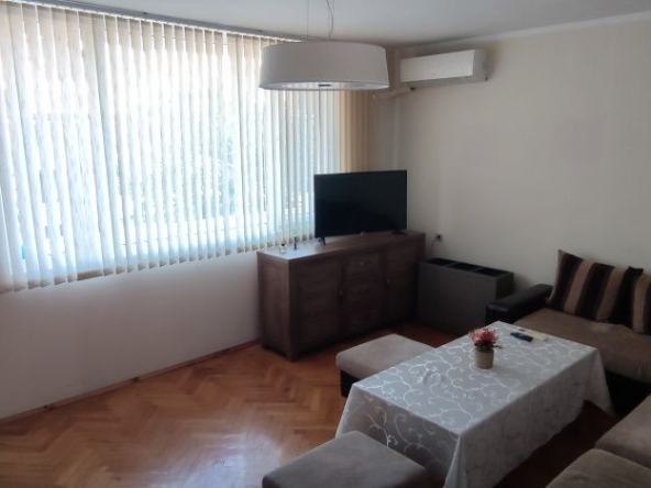 Дава се под наем Тристаен апартамент в Пазарджик, Запад - 95 кв.м за 280.5 € - Снимка #1