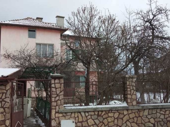 Къща в Банкя - 200 кв.м за 2 €/кв.м - Снимка #1