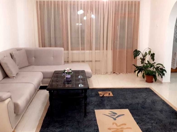 Дава се под наем Тристаен апартамент в Пловдив, Кършияка - 110 кв.м за 400 € - Снимка #1