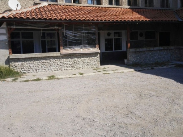 Заведение в Омуртаг - 98 кв.м за 286 €/кв.м - Снимка #1