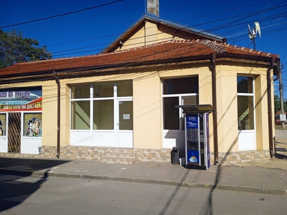 Дава се под наем Магазин в Русе, Родина 3 - 56 кв.м за 280.5 € - Снимка #1