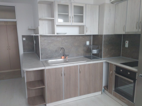 Дава се под наем Двустаен апартамент в с. Трапище, Област Разград - 50 кв.м за 331.5 € - Снимка #1