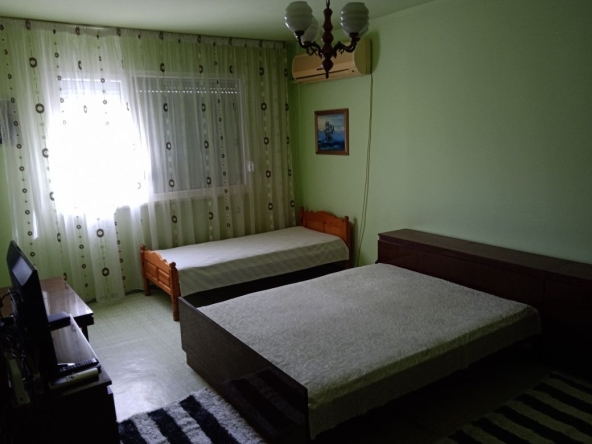 Дава се под наем Едностаен апартамент в Елхово - 43 кв.м за 153 € - Снимка #1