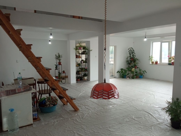 Мезонет в Ямбол, Генерал Заимов - 163 кв.м за 824 €/кв.м - Снимка #1