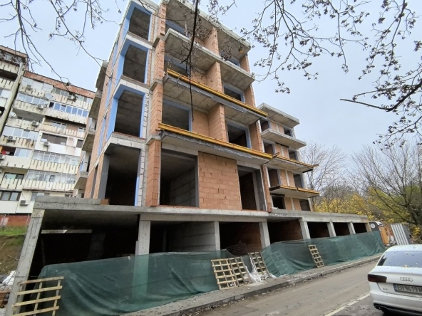 Тристаен апартамент в Плевен, Дружба 1 - 118 кв.м за 1094 €/кв.м - Снимка #1