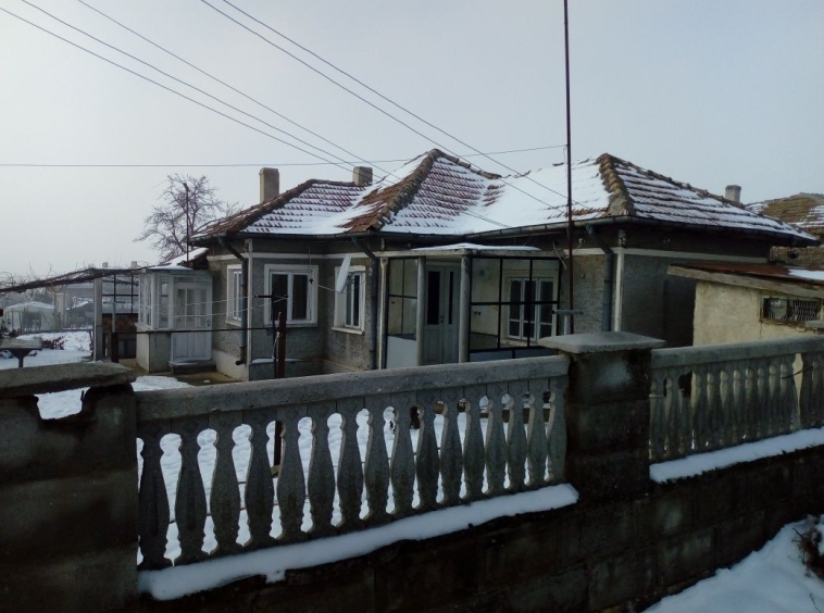 Къща в с. Тервел, Област Шумен - 72 кв.м за 319 €/кв.м - Снимка #1