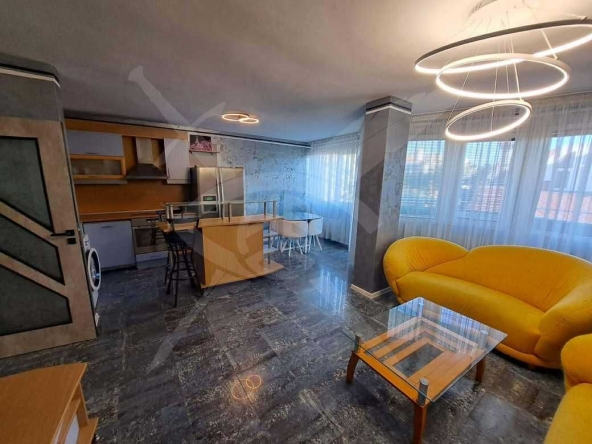 Дава се под наем Мезонет в Варна, Център - 180 кв.м за 1296.42 € - Снимка #1