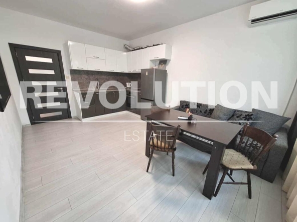 Дава се под наем Тристаен апартамент в Варна, Колхозен пазар - 90 кв.м за 500 € - Снимка #1