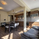 Дава се под наем Тристаен апартамент в Варна, Център - 91 кв.м за 698.19 € - Снимка #1