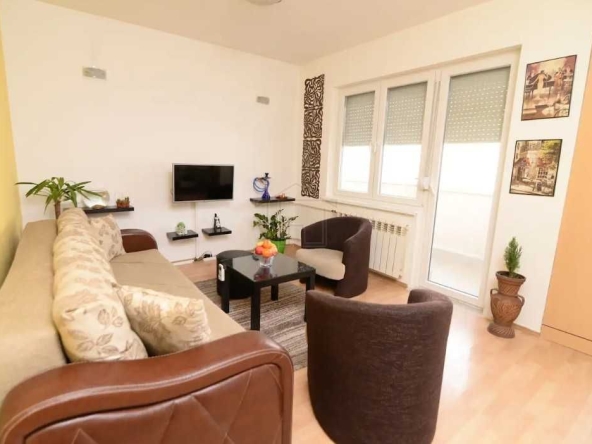 Дава се под наем Двустаен апартамент в Пловдив, Тракия - 52 кв.м за 255 € - Снимка #1