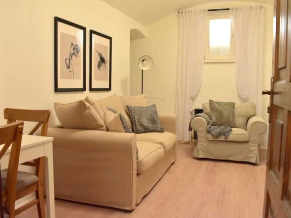 Дава се под наем Тристаен апартамент в Пловдив, Център - 81 кв.м за 357 € - Снимка #1