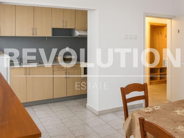 Дава се под наем Етаж от къща в Варна, Левски - 100 кв.м за 600 € - Снимка #1