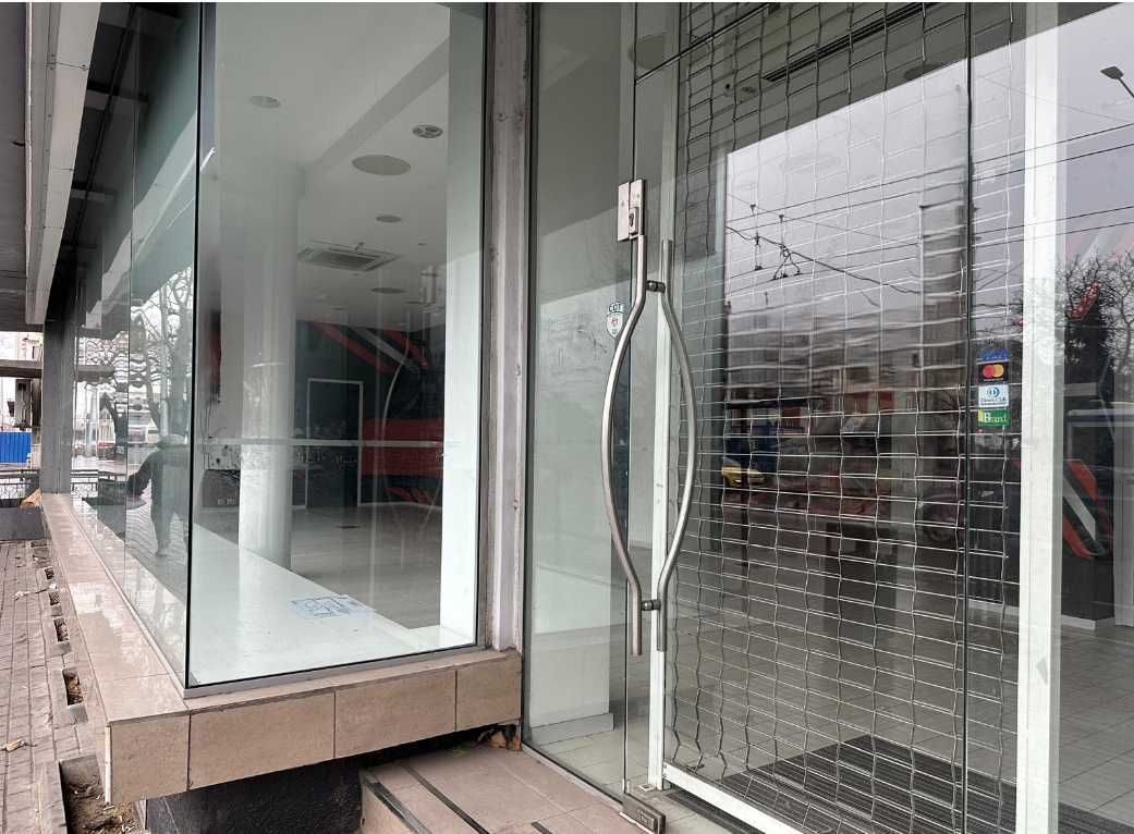 Дава се под наем Магазин в Варна, Гръцка махала - 185 кв.м за 1495.83 € - Снимка #1