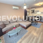 Дава се под наем Тристаен апартамент в Варна, Цветен квартал - 95 кв.м за 665 € - Снимка #1