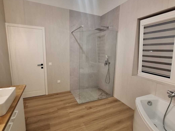 Двустаен апартамент в София, Полигона - 68 кв.м за 1912 €/кв.м - Снимка #1