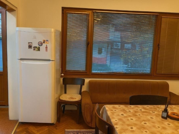 Дава се под наем Тристаен апартамент в Варна, Център - 55 кв.м за 598.23 € - Снимка #1