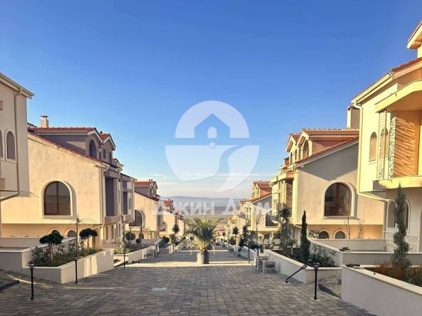 Тристаен апартамент в с. Кошарица, Област Бургас - 100 кв.м за 714 €/кв.м - Снимка #1