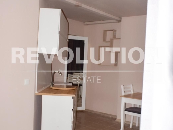 Дава се под наем Едностаен апартамент в Варна, Колхозен пазар - 23 кв.м за 250 € - Снимка #1