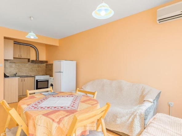 Дава се под наем Двустаен апартамент в Варна, Лятно кино Тракия - 40 кв.м за 325 € - Снимка #1