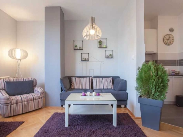Дава се под наем Двустаен апартамент в Пловдив, Каменица 1 - 56 кв.м за 204 € - Снимка #1